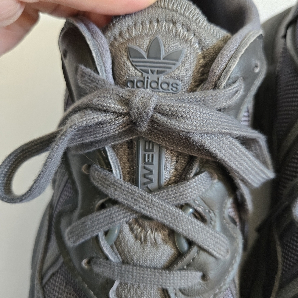 Adidas Originals Ozweego Runner Trainer Shoes Dark Gray Men’s Size 8.5 - Picture 8 of 8